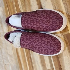 Michael Kors 11 burgandy